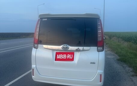 Toyota Noah III, 2015 год, 1 900 000 рублей, 6 фотография