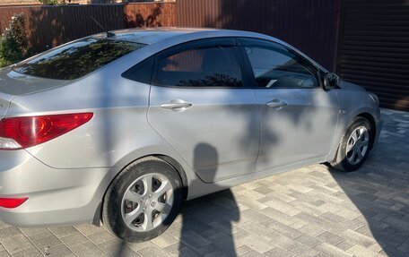 Hyundai Solaris II рестайлинг, 2011 год, 620 000 рублей, 5 фотография