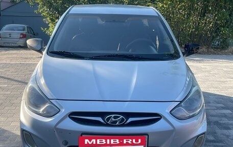 Hyundai Solaris II рестайлинг, 2011 год, 620 000 рублей, 3 фотография
