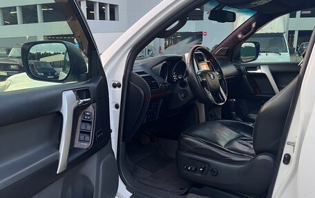 Toyota Land Cruiser Prado 150 рестайлинг 2, 2013 год, 3 000 000 рублей, 15 фотография
