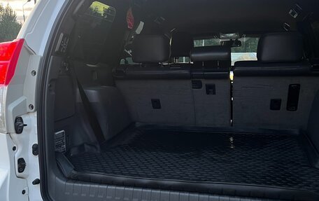 Toyota Land Cruiser Prado 150 рестайлинг 2, 2013 год, 3 000 000 рублей, 21 фотография