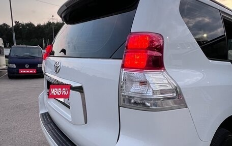 Toyota Land Cruiser Prado 150 рестайлинг 2, 2013 год, 3 000 000 рублей, 5 фотография