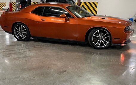 Dodge Challenger III рестайлинг 2, 2010 год, 3 099 000 рублей, 2 фотография