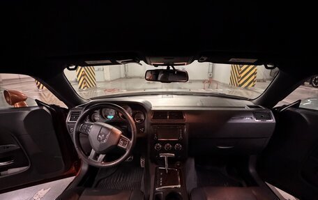 Dodge Challenger III рестайлинг 2, 2010 год, 3 099 000 рублей, 8 фотография