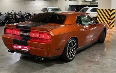 Dodge Challenger III рестайлинг 2, 2010 год, 3 099 000 рублей, 3 фотография