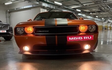 Dodge Challenger III рестайлинг 2, 2010 год, 3 099 000 рублей, 6 фотография