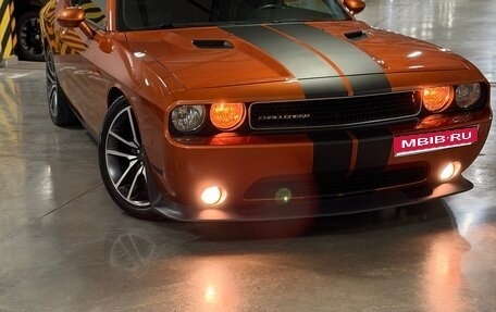 Dodge Challenger III рестайлинг 2, 2010 год, 3 099 000 рублей, 1 фотография