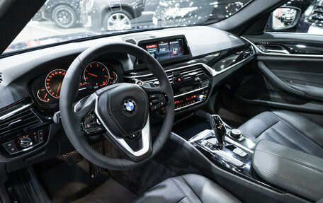 BMW 5 серия, 2019 год, 3 169 700 рублей, 11 фотография