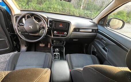 Mitsubishi Outlander III рестайлинг 3, 2021 год, 2 250 000 рублей, 7 фотография