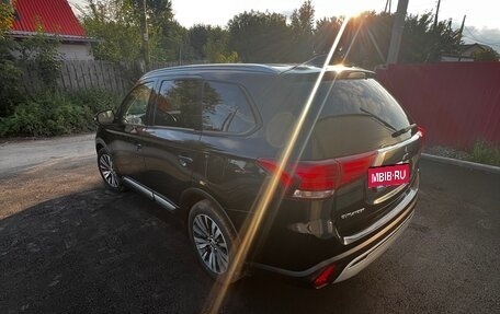 Mitsubishi Outlander III рестайлинг 3, 2021 год, 2 250 000 рублей, 4 фотография