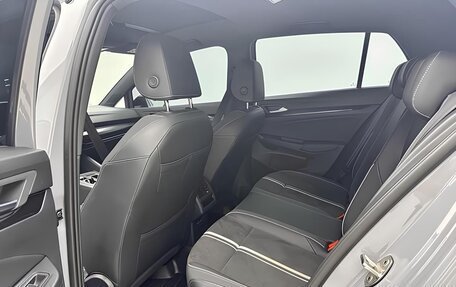 Volkswagen Golf VIII, 2023 год, 2 090 000 рублей, 11 фотография