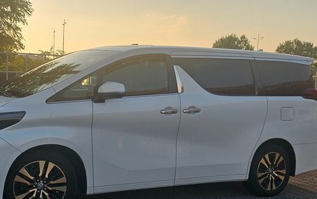 Toyota Alphard III, 2019 год, 5 300 000 рублей, 2 фотография