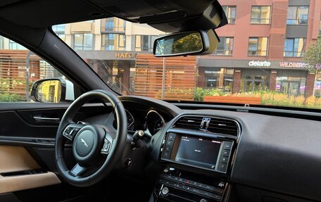 Jaguar XE I рестайлинг, 2015 год, 1 590 000 рублей, 13 фотография