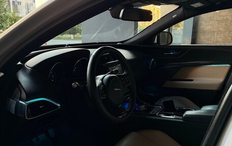 Jaguar XE I рестайлинг, 2015 год, 1 590 000 рублей, 18 фотография