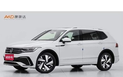 Volkswagen Tiguan II, 2023 год, 2 333 000 рублей, 1 фотография