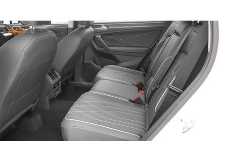 Volkswagen Tiguan II, 2023 год, 2 333 000 рублей, 7 фотография