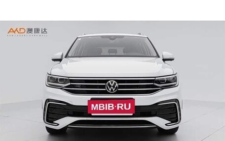 Volkswagen Tiguan II, 2023 год, 2 333 000 рублей, 2 фотография