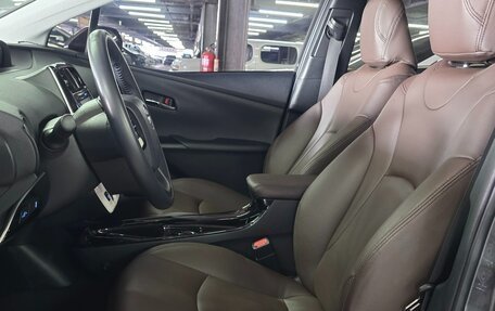 Toyota Prius IV XW50, 2017 год, 1 550 002 рублей, 12 фотография
