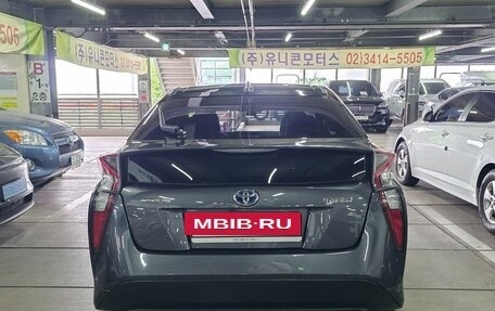 Toyota Prius IV XW50, 2017 год, 1 550 002 рублей, 4 фотография