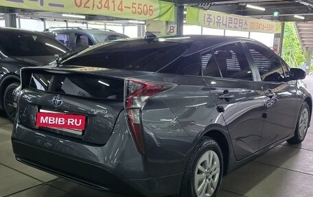 Toyota Prius IV XW50, 2017 год, 1 550 002 рублей, 5 фотография