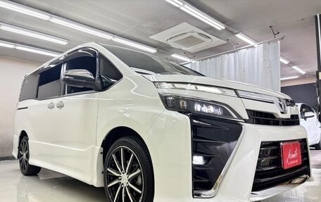Toyota Voxy, 2022 год, 2 300 666 рублей, 2 фотография