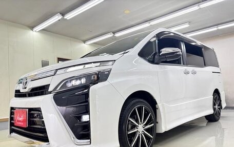 Toyota Voxy, 2022 год, 2 300 666 рублей, 6 фотография