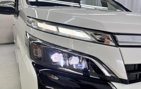Toyota Voxy, 2022 год, 2 300 666 рублей, 4 фотография