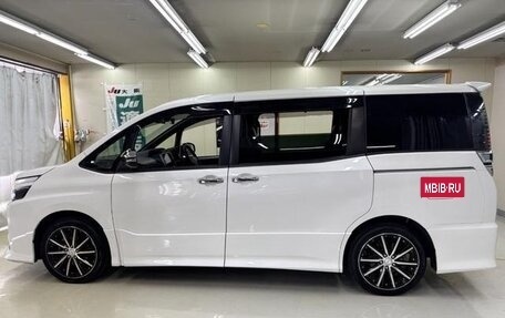 Toyota Voxy, 2022 год, 2 300 666 рублей, 7 фотография