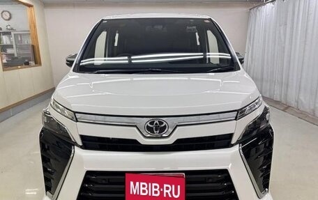 Toyota Voxy, 2022 год, 2 300 666 рублей, 3 фотография
