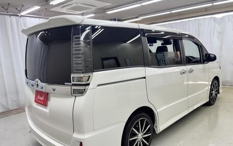 Toyota Voxy, 2022 год, 2 300 666 рублей, 11 фотография