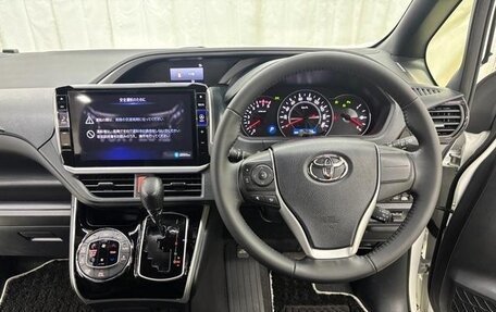 Toyota Voxy, 2022 год, 2 300 666 рублей, 16 фотография