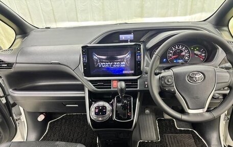 Toyota Voxy, 2022 год, 2 300 666 рублей, 15 фотография