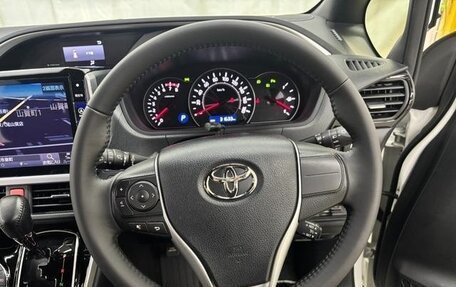 Toyota Voxy, 2022 год, 2 300 666 рублей, 17 фотография
