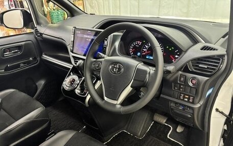 Toyota Voxy, 2022 год, 2 300 666 рублей, 24 фотография
