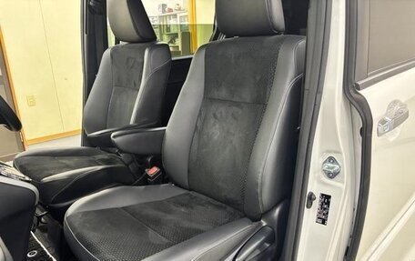 Toyota Voxy, 2022 год, 2 300 666 рублей, 26 фотография