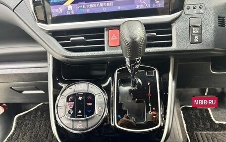 Toyota Voxy, 2022 год, 2 300 666 рублей, 20 фотография