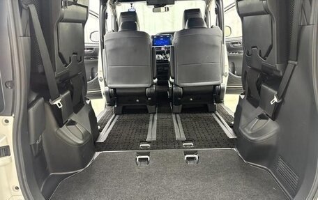 Toyota Voxy, 2022 год, 2 300 666 рублей, 30 фотография