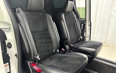 Toyota Voxy, 2022 год, 2 300 666 рублей, 27 фотография