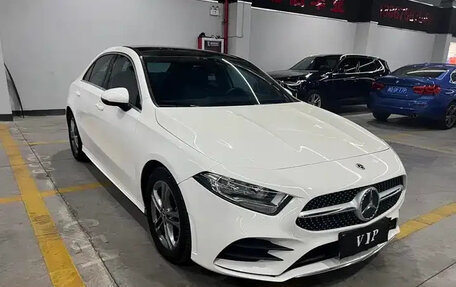 Mercedes-Benz A-Класс, 2022 год, 1 980 000 рублей, 3 фотография