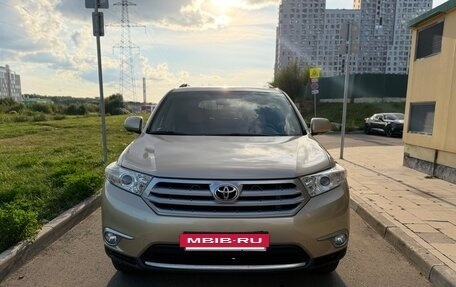 Toyota Highlander III, 2010 год, 1 800 000 рублей, 2 фотография