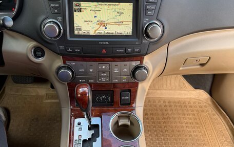 Toyota Highlander III, 2010 год, 1 800 000 рублей, 22 фотография