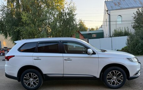 Mitsubishi Outlander III рестайлинг 3, 2015 год, 1 970 000 рублей, 6 фотография