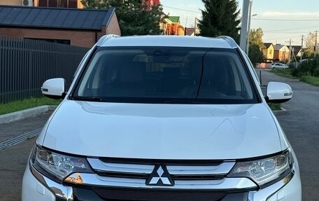 Mitsubishi Outlander III рестайлинг 3, 2015 год, 1 970 000 рублей, 3 фотография