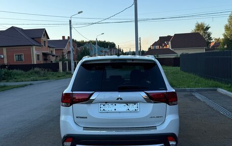Mitsubishi Outlander III рестайлинг 3, 2015 год, 1 970 000 рублей, 10 фотография