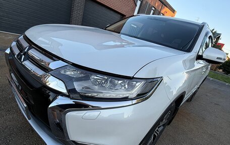 Mitsubishi Outlander III рестайлинг 3, 2015 год, 1 970 000 рублей, 14 фотография