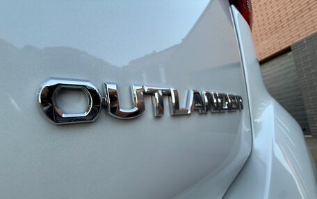 Mitsubishi Outlander III рестайлинг 3, 2015 год, 1 970 000 рублей, 17 фотография