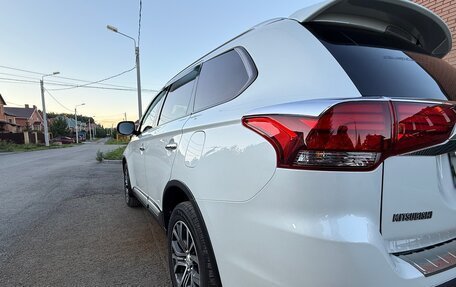 Mitsubishi Outlander III рестайлинг 3, 2015 год, 1 970 000 рублей, 16 фотография