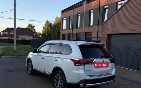 Mitsubishi Outlander III рестайлинг 3, 2015 год, 1 970 000 рублей, 12 фотография