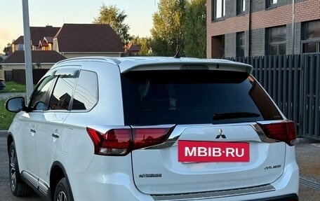 Mitsubishi Outlander III рестайлинг 3, 2015 год, 1 970 000 рублей, 11 фотография