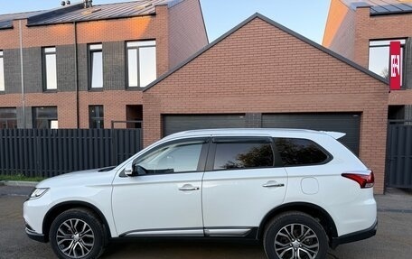 Mitsubishi Outlander III рестайлинг 3, 2015 год, 1 970 000 рублей, 13 фотография
